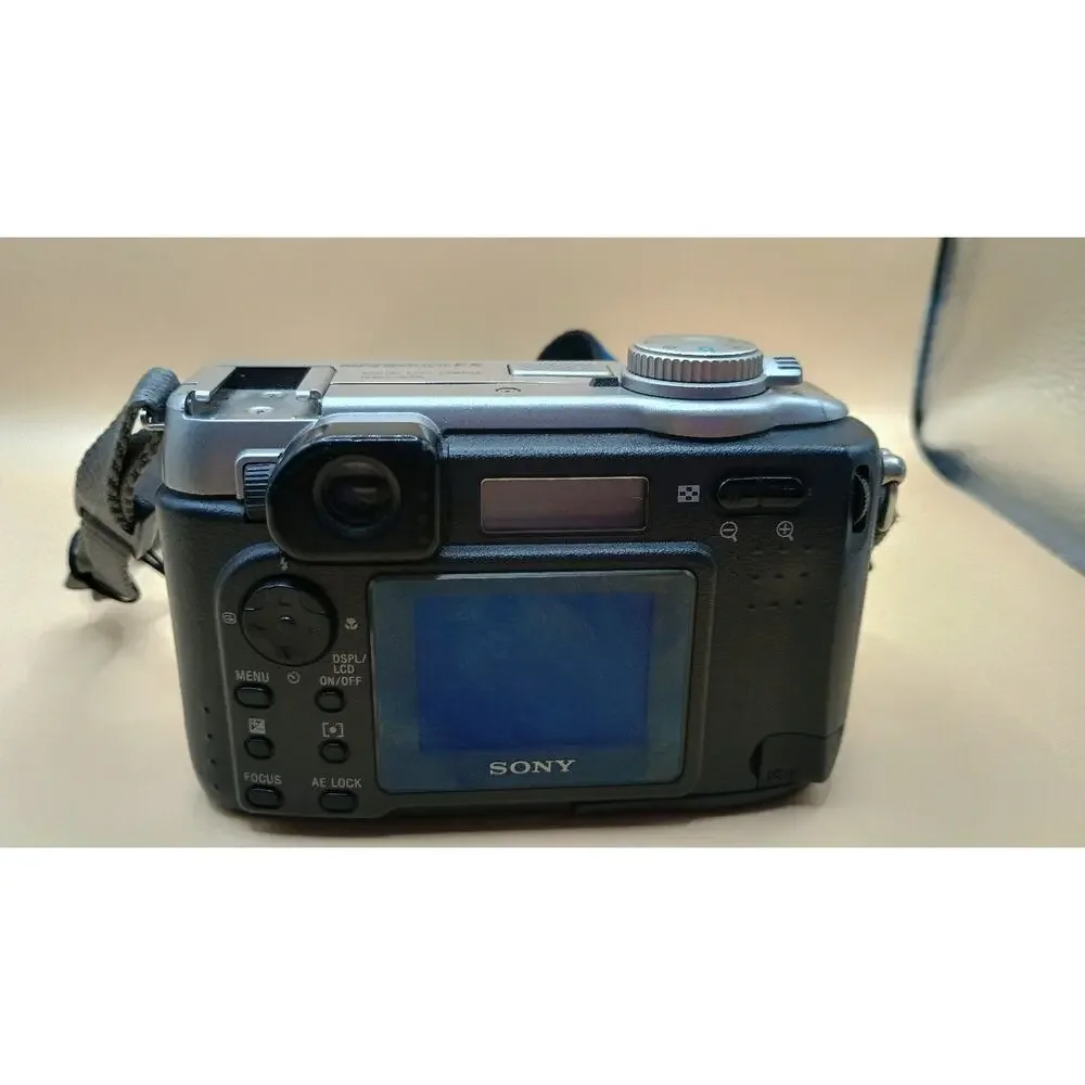 Sony Cybershot DSC-S75 3.3MP Compact Digital Camera Silver UNTESTED